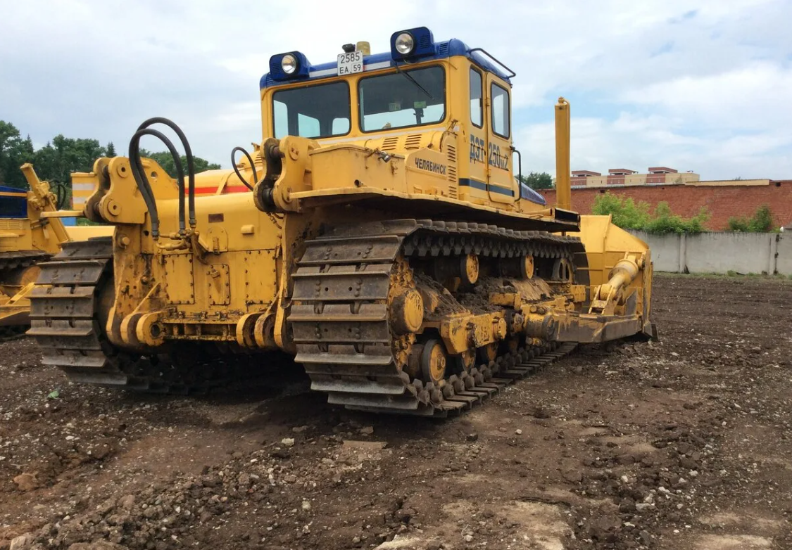 Фото 1: ДЭТ‑250 в работе на строительстве