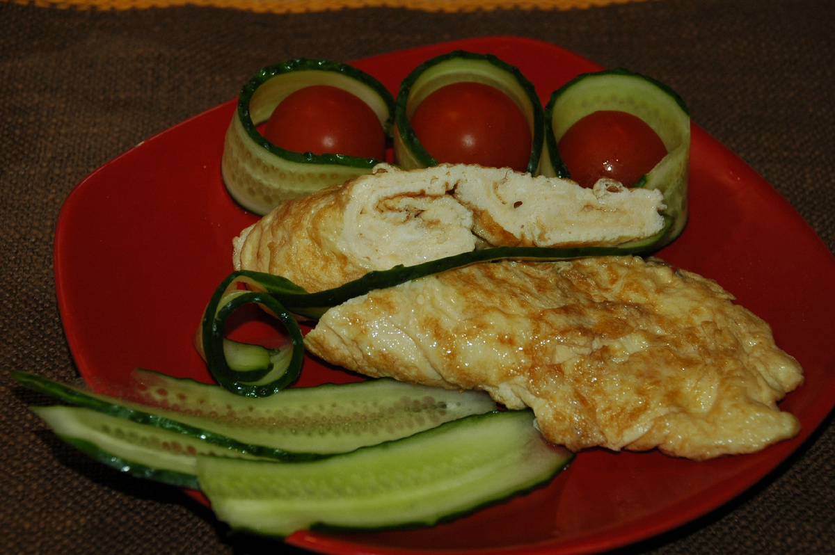 Омлет по рецепту Джулии Чайлд. Томаты и огерец для красоты  