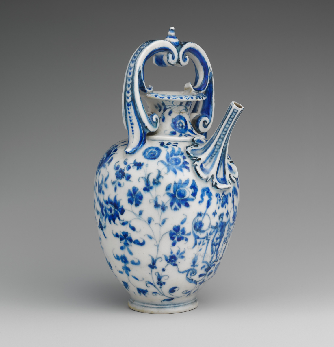 Кувшин (Brocca). Фарфоровая мануфактура Медичи. 1575–87. Высота: 20,3 см. Метрополитен музей, Нью-Йорк 