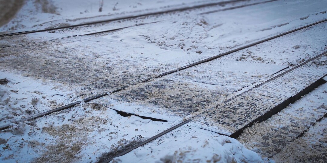 Поезд сбил мужчину в Петрозаводске: врачи борются за его жизнь