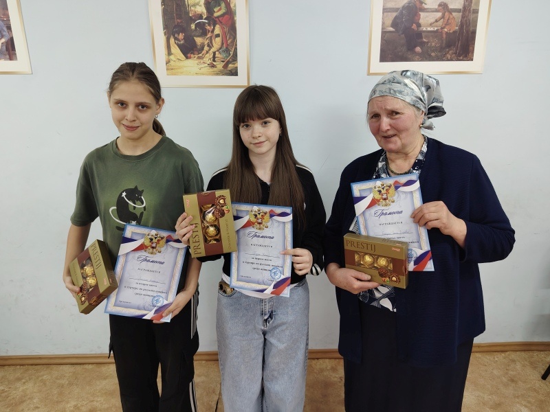    Слева направо: Анжелика Апатенко, Эвелина Педань и Ольга Игоревна Бырдина admin