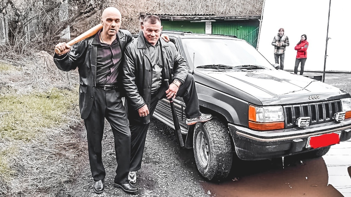 Фото из интернета, но персонажи и машина ну очень похожи