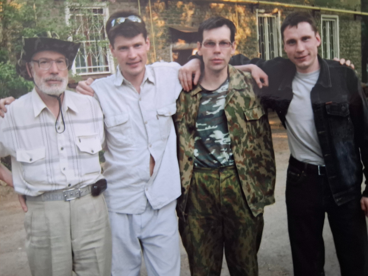 Баканов Николай Фёдорович(батя); Баканов Алексей Николаевич(средний); Баканов Сергей Николаевич(старший); Баканов Григорий Николаевич(младший). Автор(я).