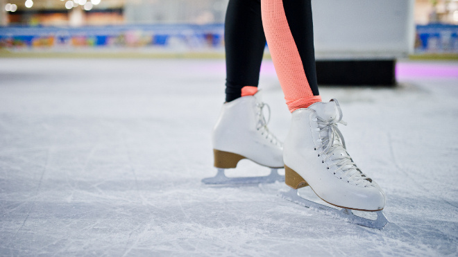 Фото: https://ru.freepik.com/free-photo/legs-ice-skater-ice-rink_26284540.htm#fromView=search&page=2&position=13&uuid=79ed20e7-ac4e-4016-a73f-7171f0262752&query=Ice+%D0%BA%D0%B0%D1%82%D0%BE%D0%BA