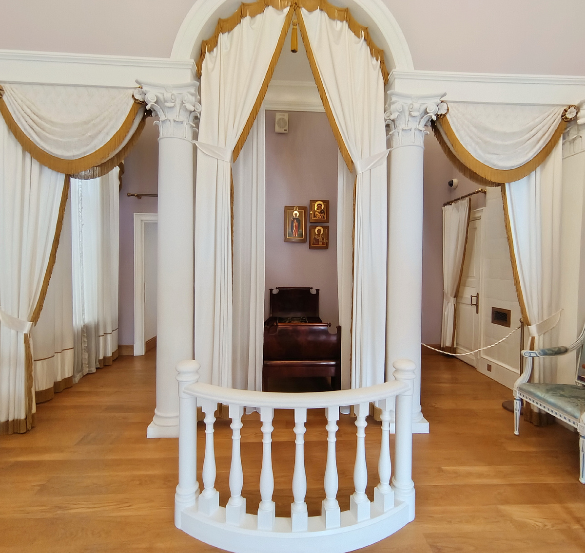 Парадная опочивальня