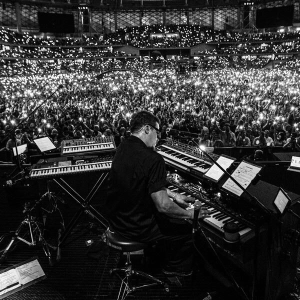     Лолита, Юрий Лоза и Александр Ревва выступят в LAB с Антоном Беляевым