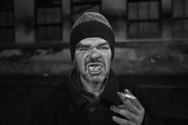 картинка взята с открытого источника: https://s30081629509.mirtesen.ru/blog/43872492735/Nenuzhnyie-lyudi:-bezdomnyie-ukrayintsyi-na-snimkah-Gennadiya-Kr?nr=1&utm_referrer=mirtesen.ru&utm_medium=organic&utm_source=yandexsmartcamera Картинка взята с сайта: https://s30081629509.mirtesen.ru/blog/43872492735/Nenuzhnyie-lyudi:-bezdomnyie-ukrayintsyi-na-snimkah-Gennadiya-Kr?nr=1&utm_referrer=mirtesen.ru&utm_medium=organic&utm_source=yandexsmartcamera