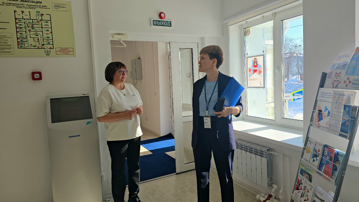 Татьяна Леонова и Елена Савельева. Фото: пресс-служба Кадрового центра Сахалинской области