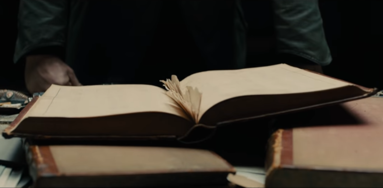    Книга с вырванными страницами. Фото: цитата из х/ф «Бегущий по лезвию 2049» (реж. Д. Вильнёв, 2017) Алина Колупаева