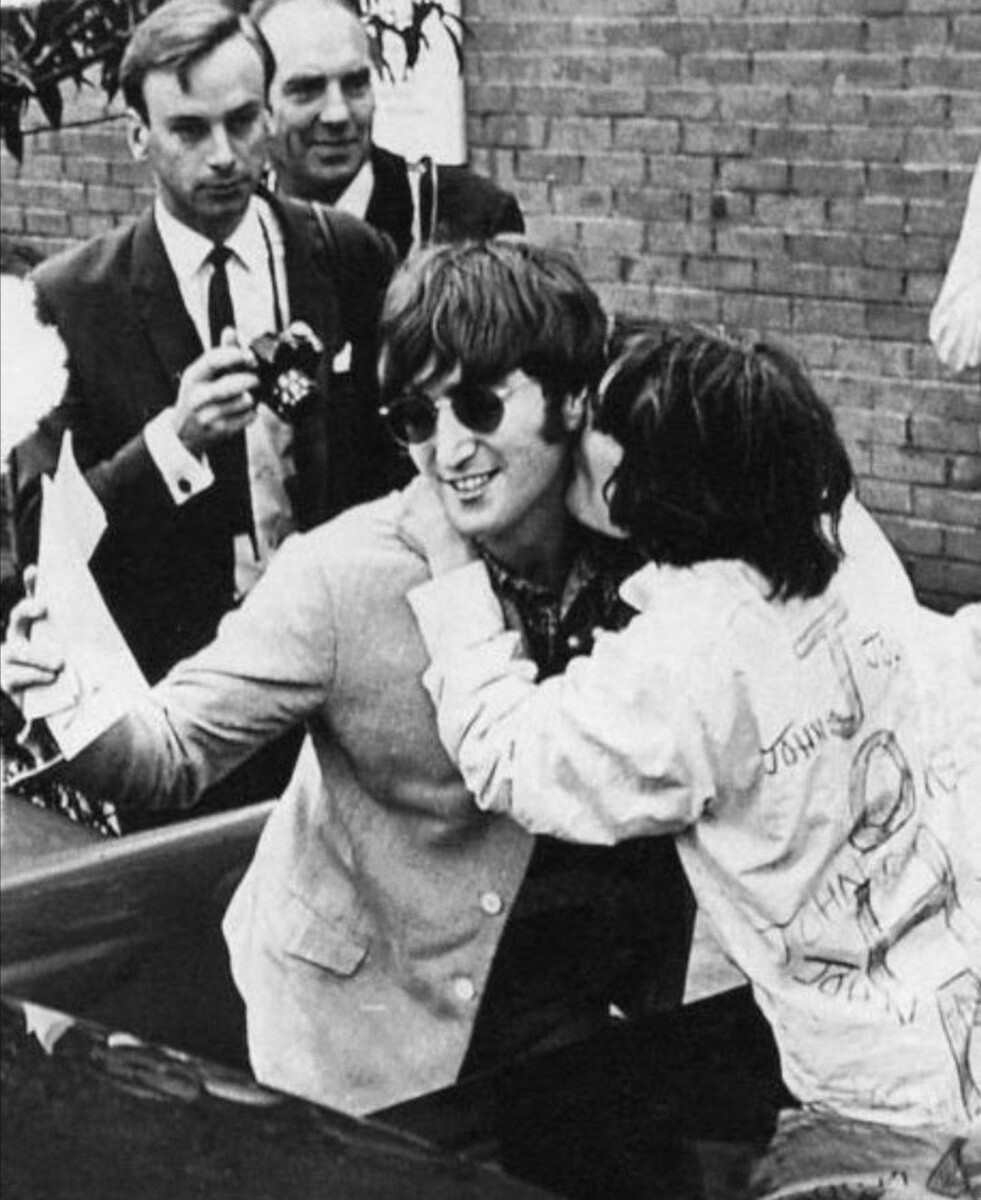  Джон Леннон: "Да мы просто друзья!"