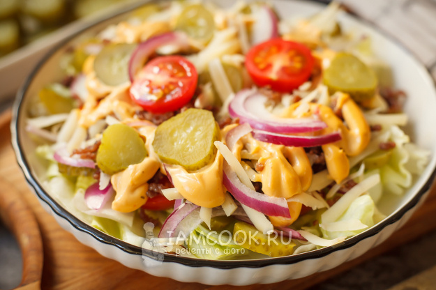 Аппетит просыпается мгновенно: салат «Бургер», который съедается до последней ложки