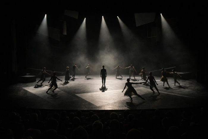    Желанные билеты на балет «Головокружение» стали настоящим предметом охоты для ценителей искусства в Санкт-Петербурге.