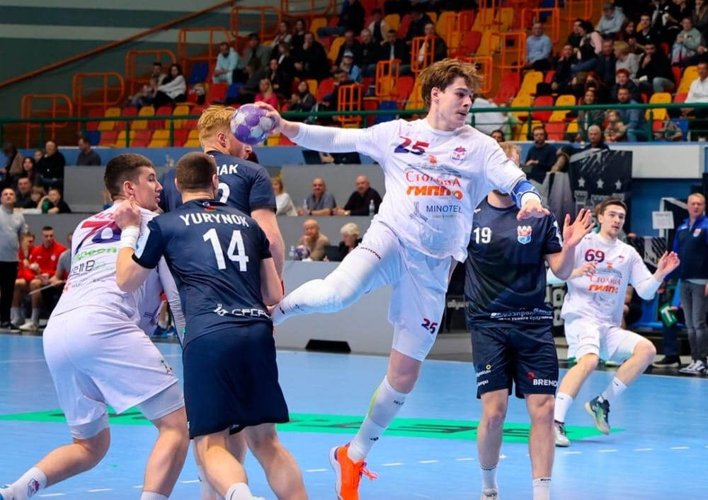    Ворота БГК атакует линейный СКА Дмитрий Матвеенко