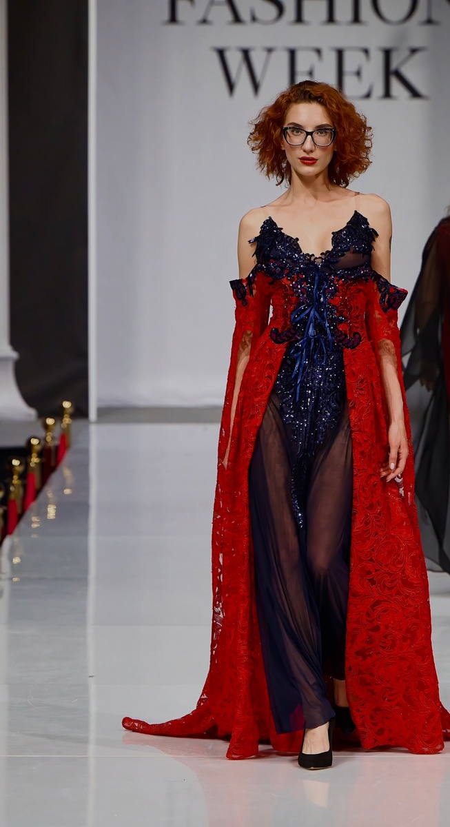 Открытие показа на Московской Неделе Моды.