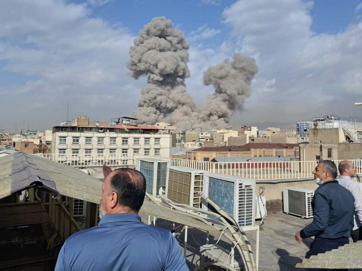    Дым после взрыва в Тегеране© AP Photo