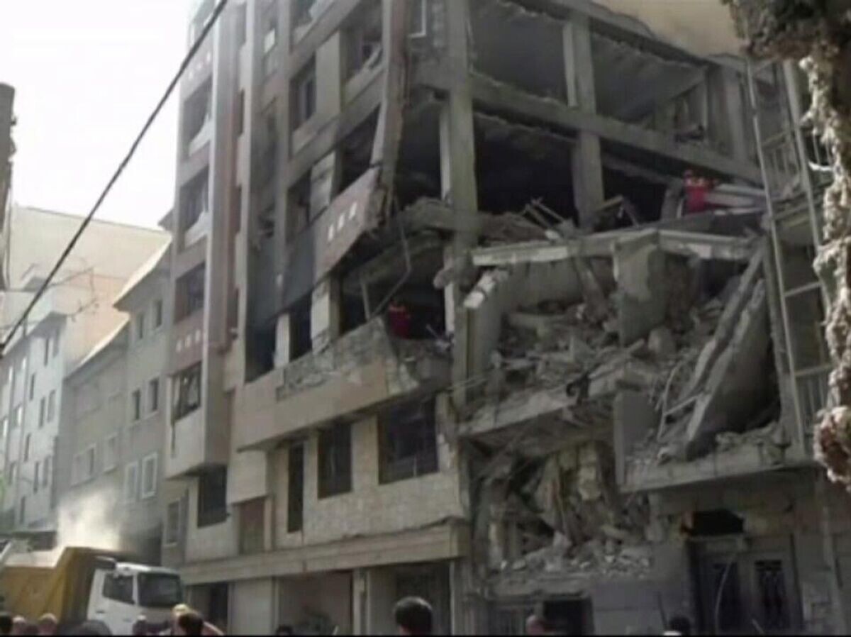    Дом в центре Тегерана, разрушенный израильским ударом© РИА Новости . Мохаммад Исмаил