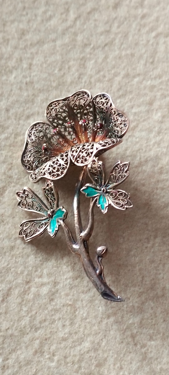 Брошь филигрань ,на атрибуции . Фото автора .