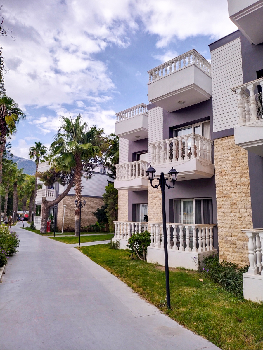 Бунгало. Дорога на пляж из главного корпуса