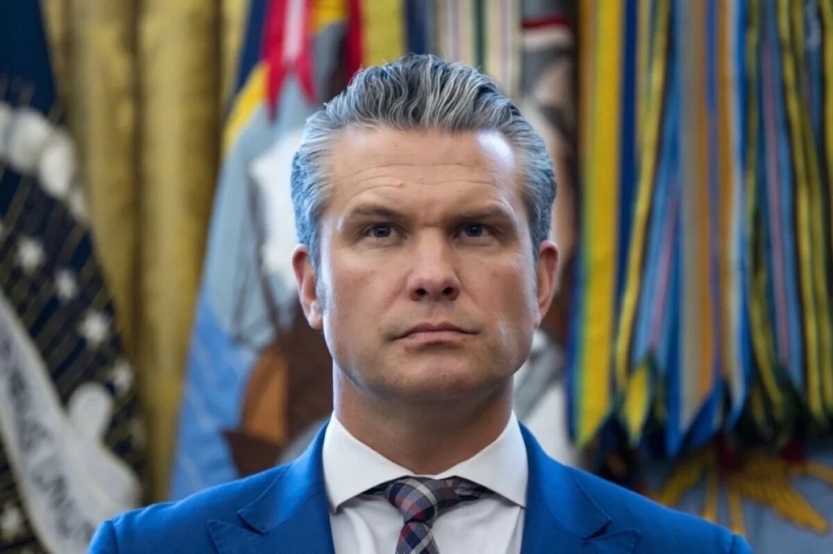    Пит Хегсет.