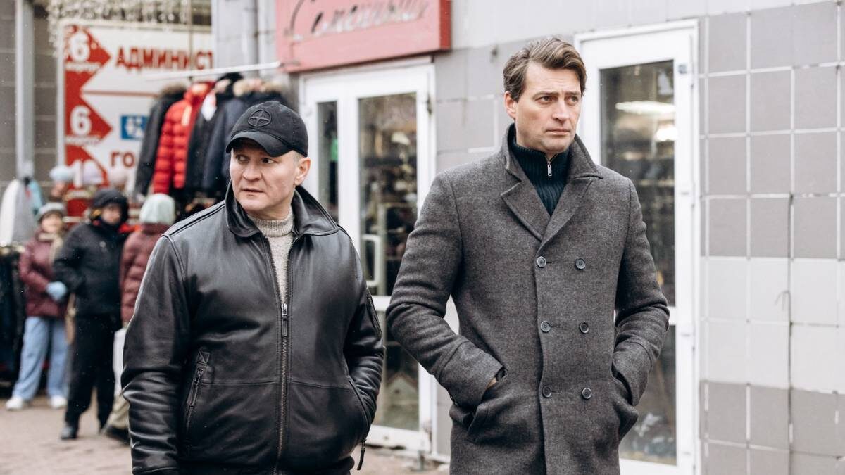    Кадр со съемок сериала «Первый отдел»: Сергей Жарков в роли полицейского Михаила Шибанова и Иван Колесников в роли Юрия Брагина / Фото: PR НТВ