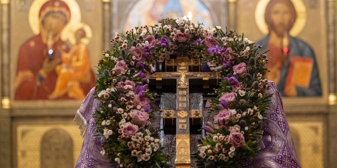 Изнесение Честных Древ Животворящего Креста Господня: праздник Божественной силы и милосердия