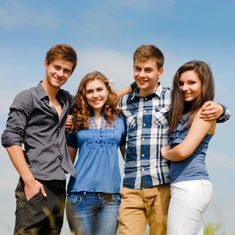 Молодые парни и девушки. Источник: Rosipro/Dreamstime.com