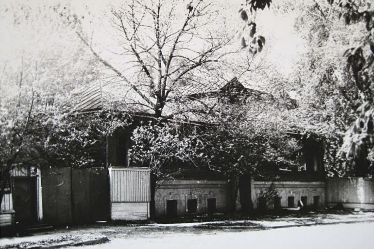 Кирпичная улица, 4. Фотография И. Сафрошина, 1993 г. Источник: pastvu.com