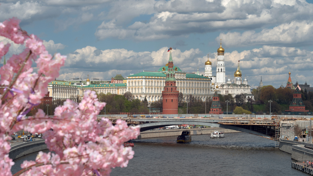    Москва Кремль вид весна погода солнечно GLP
