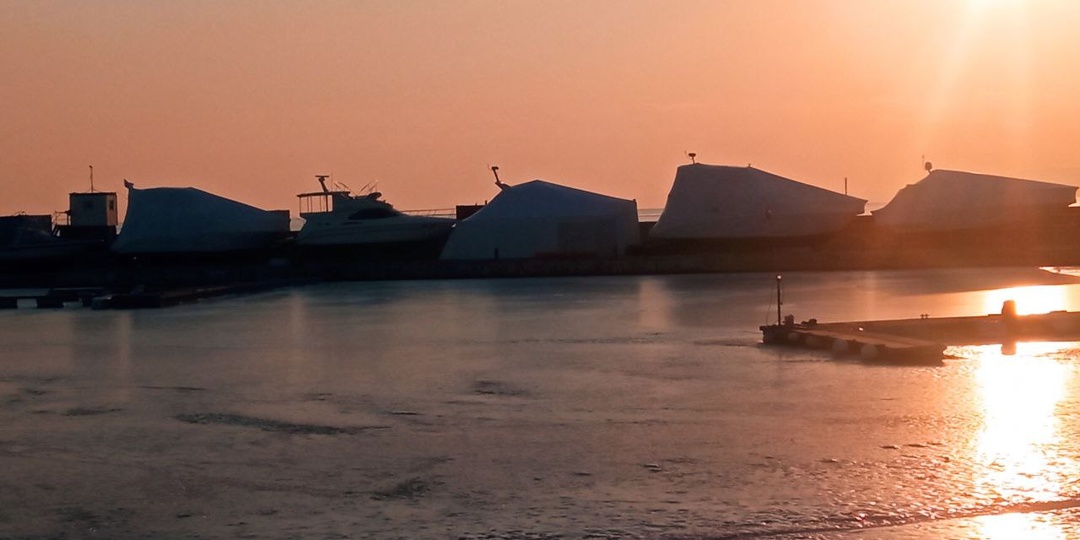 Весна во Владивостоке: 60 дней надежды, ветра и попыток снять пуховик