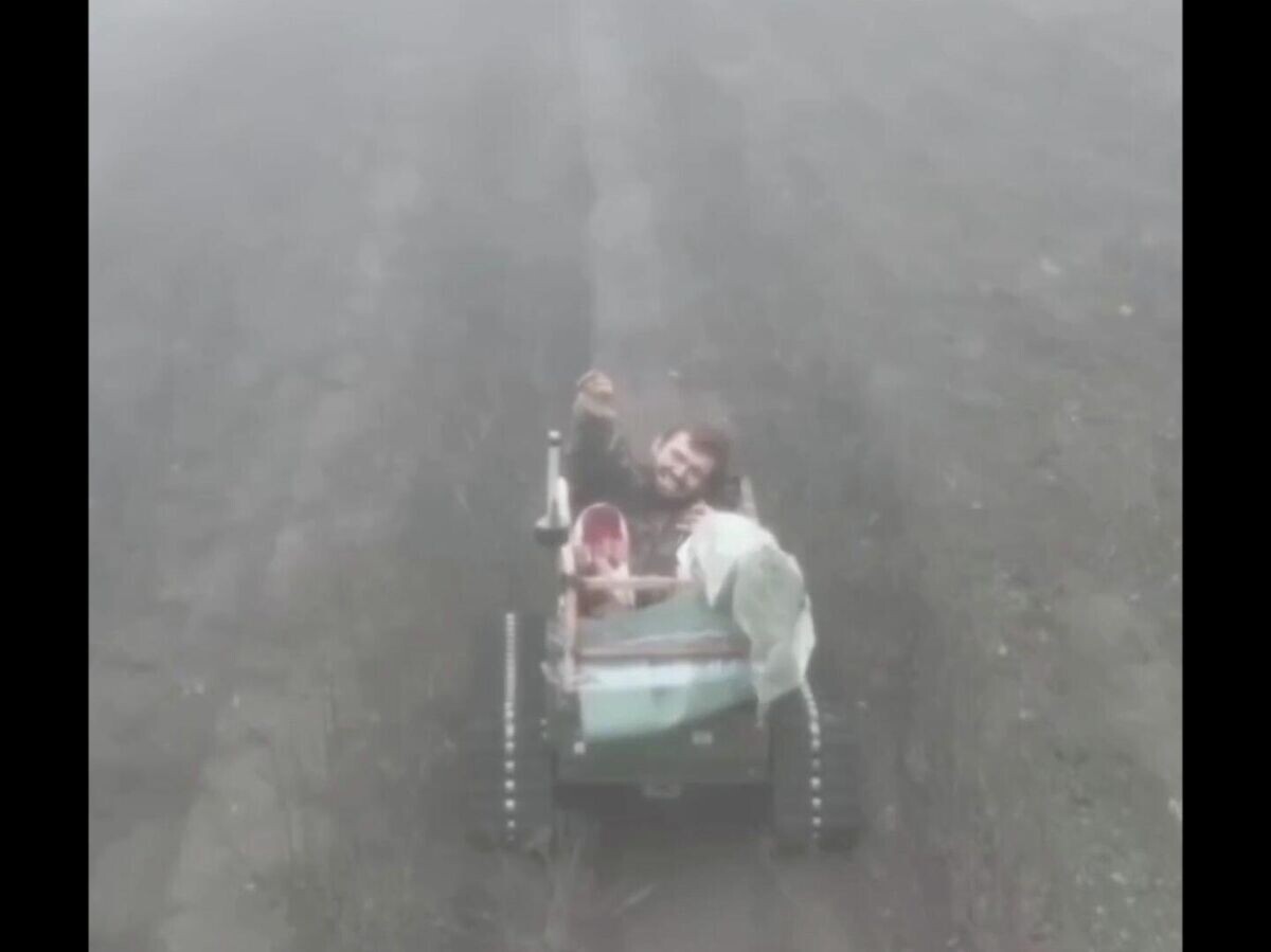    Робот вывозит раненого российского бойца с передовой под Константиновкой | © РИА Новости