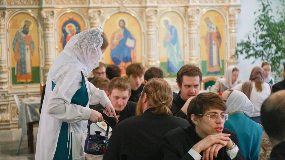 Котлеты из кальмаров, шампиньоны. Что готовят в Великий пост в Барнаульской духовной семинарии