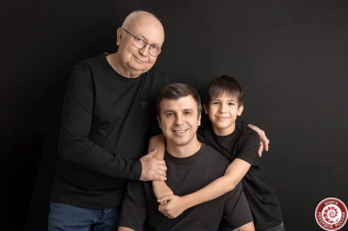    В семье Фроловых из Иркутска дедушка, отец и внук родились в один день