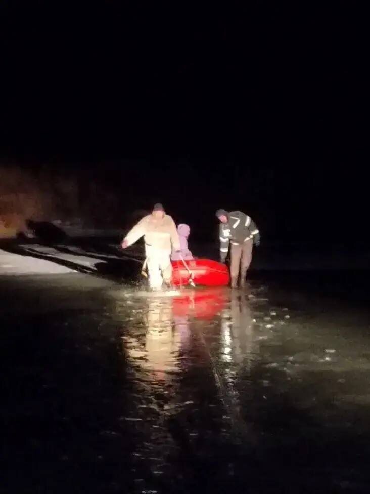    Приморье спасение река женщина