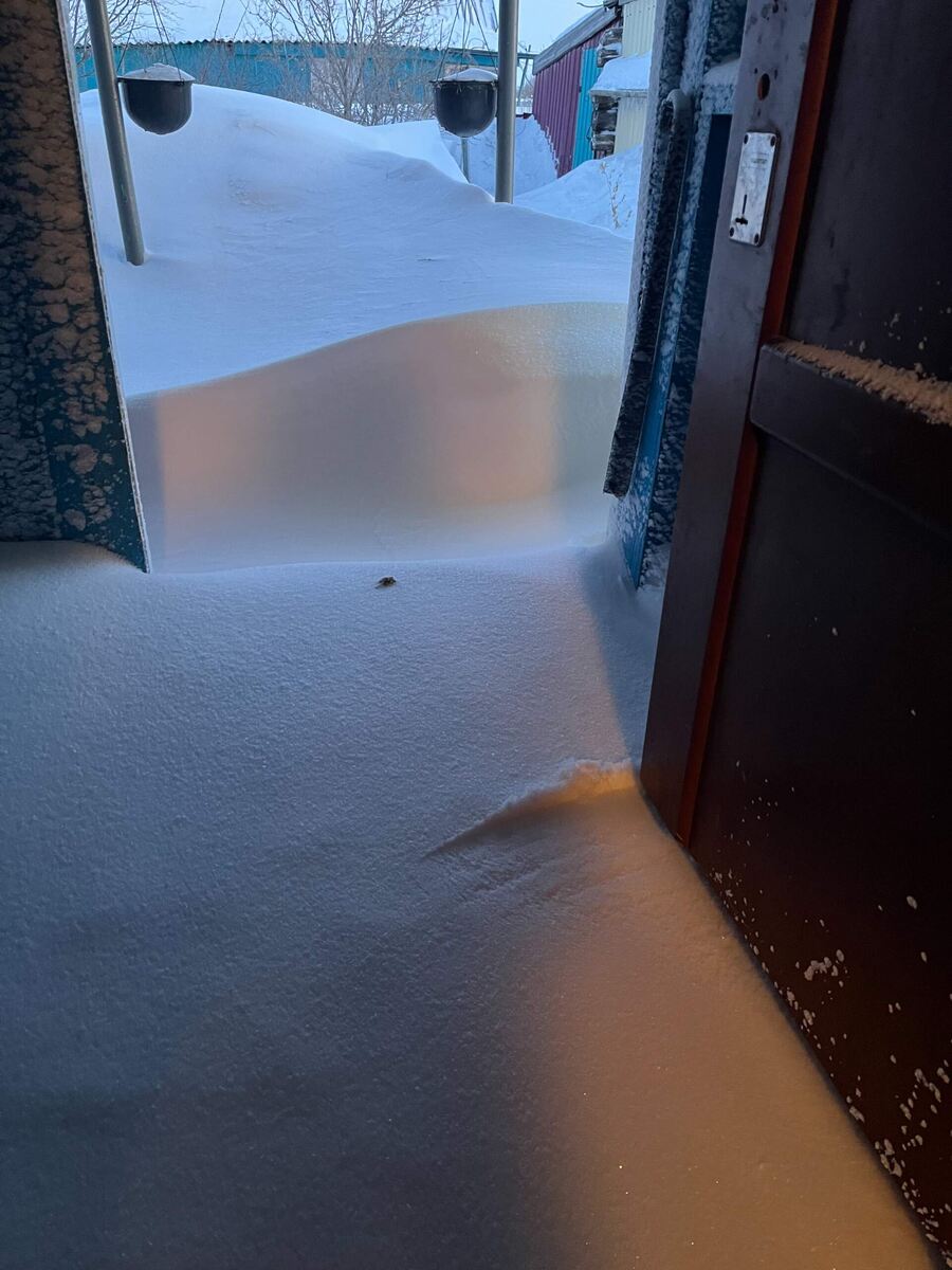 Вау! Дальний сугроб выше меня.