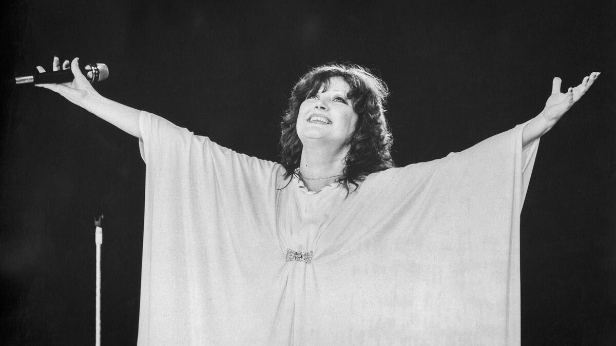    Алла Пугачева на концерте в 1983 году   wikimedia.org