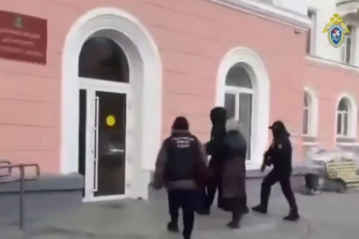    Директора казенного учреждения в Ангарске заподозрили в получении откатов