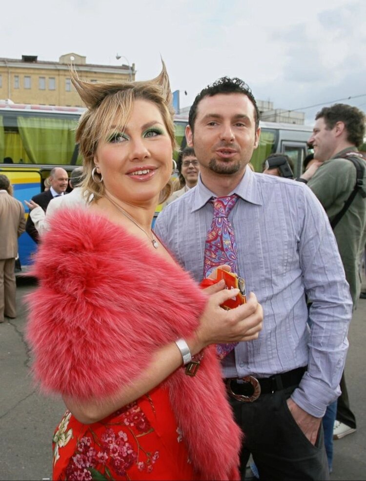 Ева Польна и Юрий Усачев перед началом церемонии вручения премии "Муз-ТВ 2006"📷
