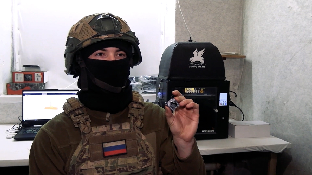    Инженер Сокол