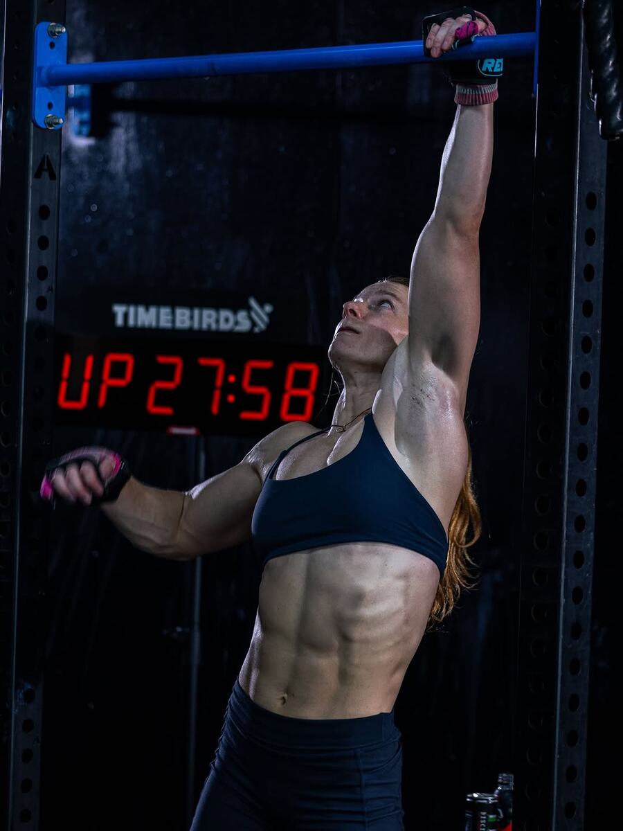 Джейд Хендерсон и мировой рекорд по подтягиваниям - 733 раза за час: как женщина смогла то, что недоступно многим мужчинам