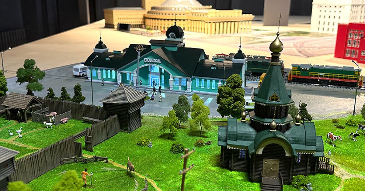 В макеты даже зашифровывают локальные юмористические истории. Например, про бобров в Мошковском районе, ворующих у жителей дерево.