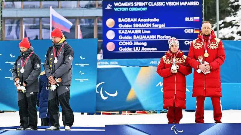 Немецкая команда отвернулась от русских спортсменов во время награждения. Фото: Getty Images