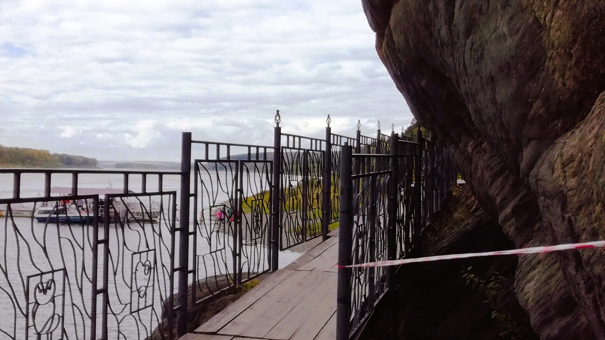 Скала с Томской писаницей (Фото: Nixe (Bearna Team))