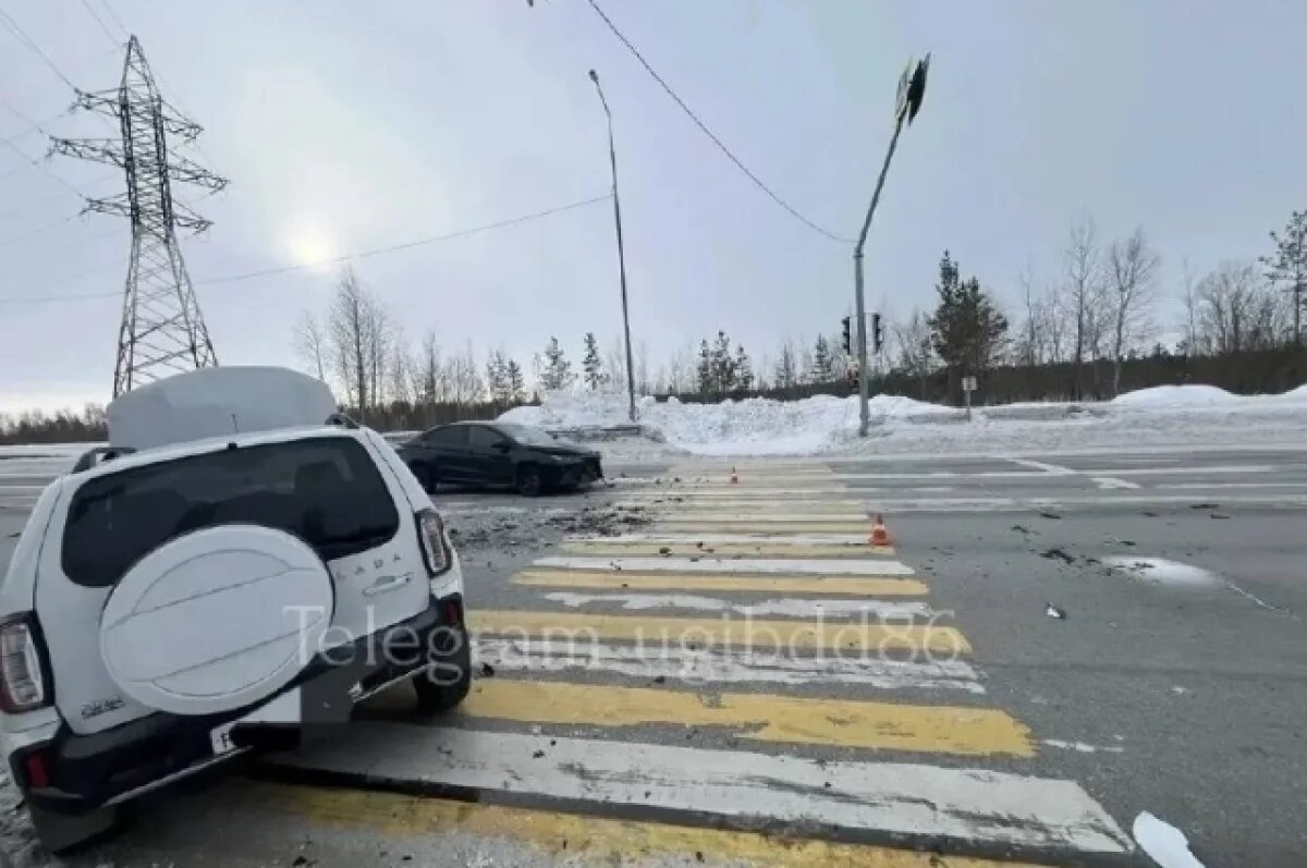    В Когалыме на проспекте столкнулись три машины, пострадал человек