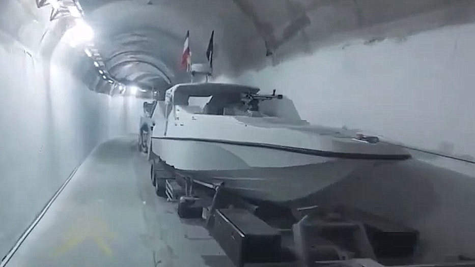    Иран показал видео спрятанных под землей ракетных катеров