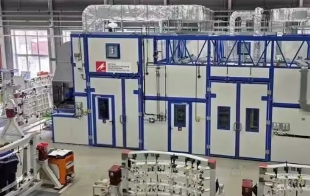    В Комсомольске научились красить двери самолётов в идеальных условиях