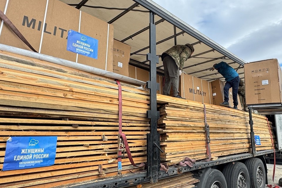    В Запорожскую область уральским солдатам отправили 50 тонн гуманитарной помощи. Фото: Департамент информационной политики Свердловской области