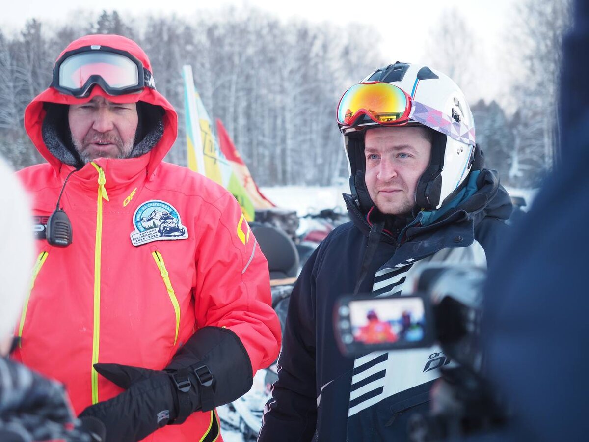 Серия комбинезонов EXTREME от Dragonfly разработана специально для езды на снегоходах. Телпые, практичные с необходимым функционалом они позволяют с максимальным комфортом преодолевать сотни километров пути.    