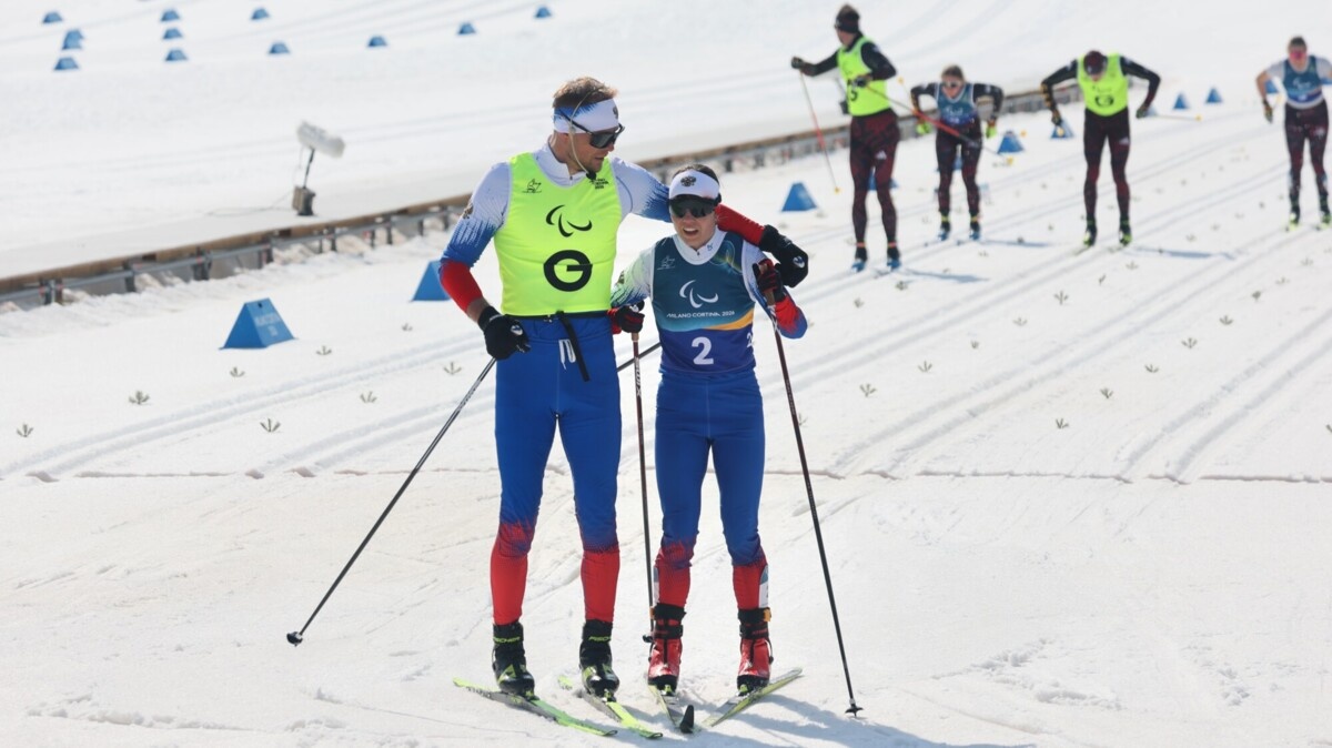 Сопровождающий российской лыжницы Анастасии Багиян Сергей Синякин. Фото: Дмитрий Челяпин / Матч ТВ