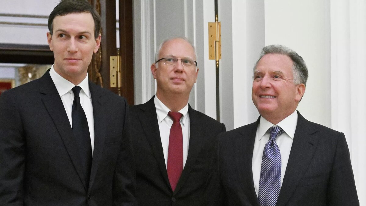 Зять президента США Джаред Кушнер, cпецпредставитель президента РФ Кирилл Дмитриев и спецпосланник президента США Стивен Уиткофф, архивное фото
© Sputnik 