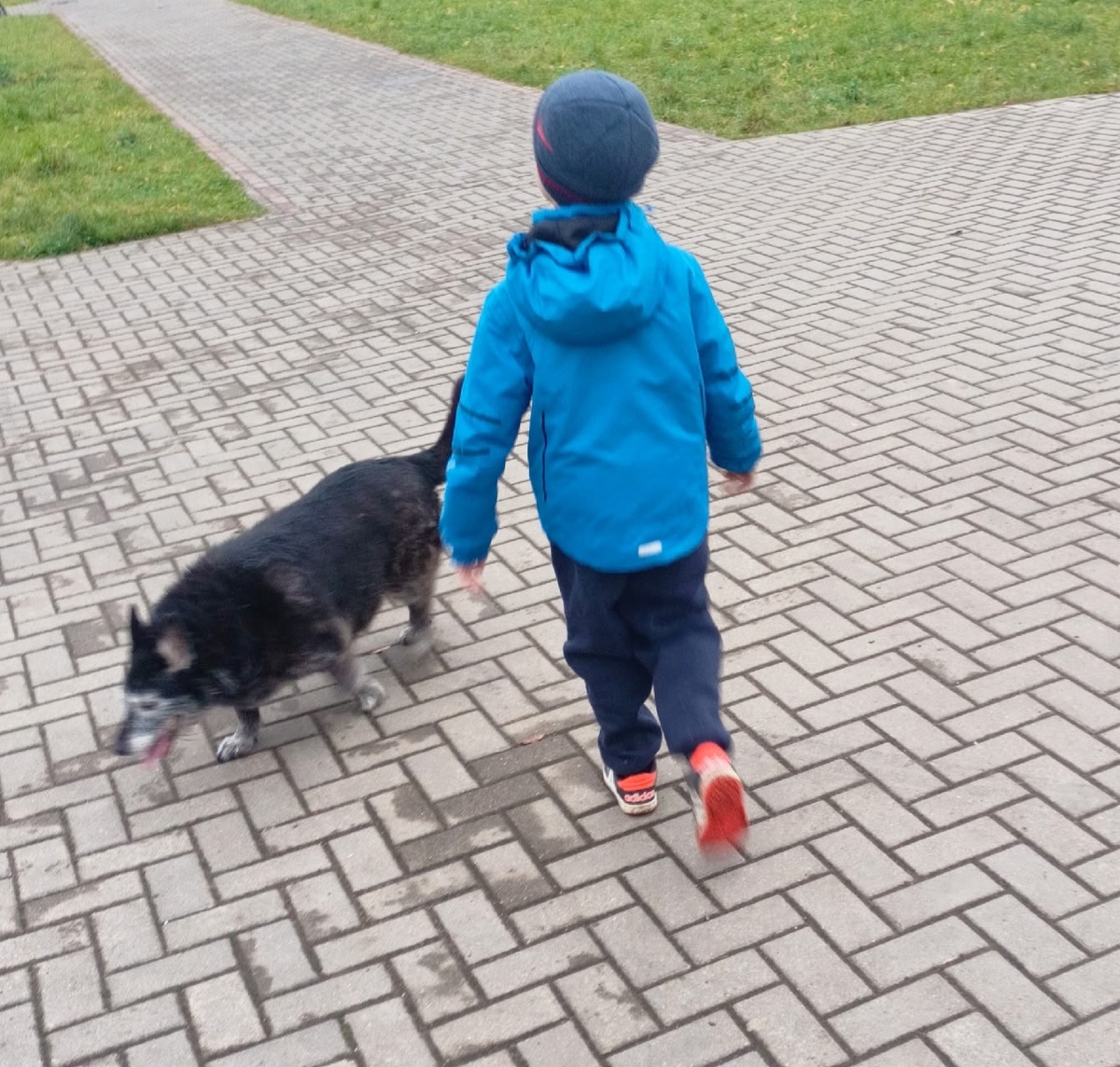 Я уже фото и младшего сына не хочу выкладывать крупным планом.